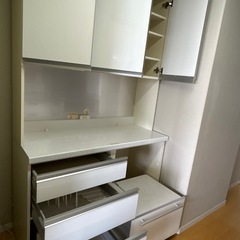 クラスティーナで購入した食器棚の画像