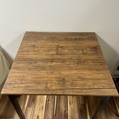 ダイニングテーブルの画像