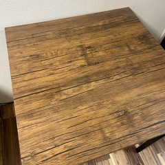 ダイニングテーブルの画像