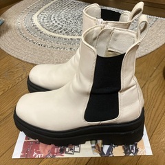 【R&E】トラックソールスクエアサイドゴアブーツ　ベージュの画像