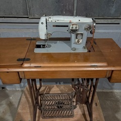 アンティーク　ミシンの画像
