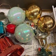 クリスマスツリーオーナメント50個以上ありの画像