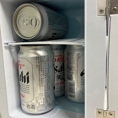 シガーソケットと100Vで使えるミニ冷／温庫の画像