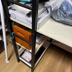 パソコンデスクの画像