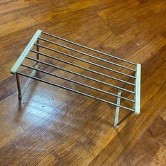 白 ミニラック（カラーボックス素材）とアルミのミニラック　
0円の画像