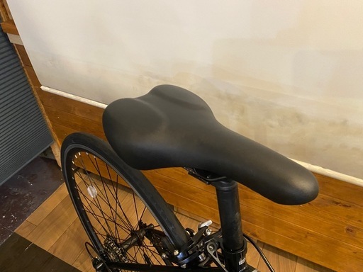 年末セール！防犯登録無料！ライト付きクロスバイク6段700c (猫の手堂