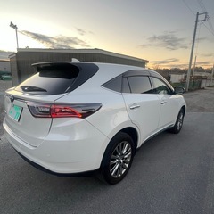 人気車トヨタハリアー長い車検の画像