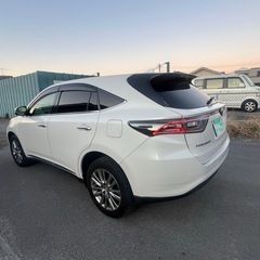 人気車トヨタハリアー長い車検の画像