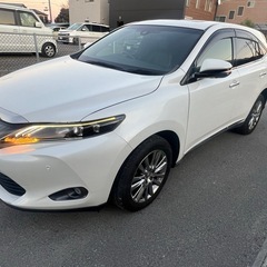 人気車トヨタハリアー長い車検の画像