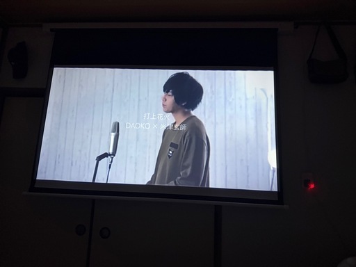 プロジェクター＋スクリーン セット 美品 リモコン付き プロジェクター＋スクリーン セット 美品 リモコン付き