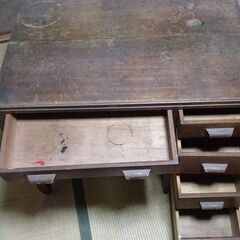 レトロ木製学習机の画像