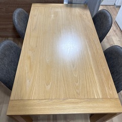 ダイニングテーブル、椅子４脚の画像