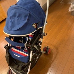 両対面式ベビーカーの画像