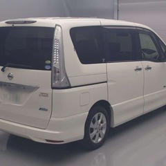 セレナハイブリッドハイウェイスターの画像