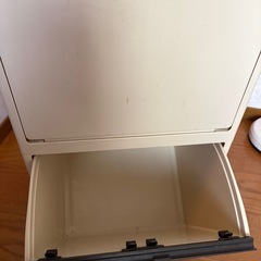 3段ダストボックスの画像