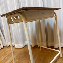 学校の机の画像