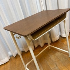 学校の机の画像