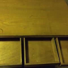 レトロ木製学習机の画像