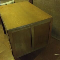 レトロ木製学習机の画像