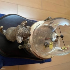 アンティークガラスドームカラクリ置き時計　魚を見つめる猫　激レア稼働品　 ヴィンテージ レトロ 手巻き　機械式　ぜんまい　専用箱付の画像