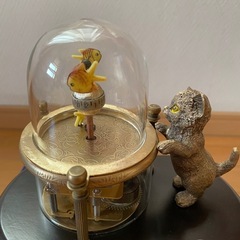 アンティークガラスドームカラクリ置き時計　魚を見つめる猫　激レア稼働品　 ヴィンテージ レトロ 手巻き　機械式　ぜんまい　専用箱付の画像