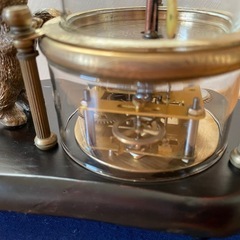 アンティークガラスドームカラクリ置き時計　魚を見つめる猫　激レア稼働品　 ヴィンテージ レトロ 手巻き　機械式　ぜんまい　専用箱付の画像