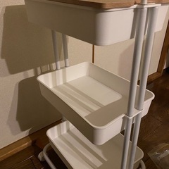 3段ワゴンキャスター付きの画像