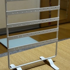 ピアスホルダー ホワイトの画像