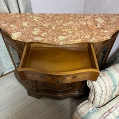 取り引き中。大理石。アンティーク飾り棚。の画像