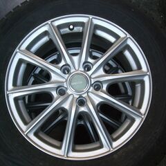 スタッドレスタイヤ１６インチ、アルミホィール付きの画像