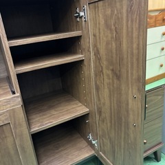 【ドリーム川西店御来店限定】☆ジモティー見たよ♪割引☆3枚扉食器棚クリーニング済み 【21255600000039327】の画像