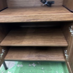 【ドリーム川西店御来店限定】☆ジモティー見たよ♪割引☆3枚扉食器棚クリーニング済み 【21255600000039327】の画像