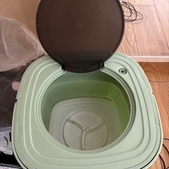 折りたたみ洗濯機の画像