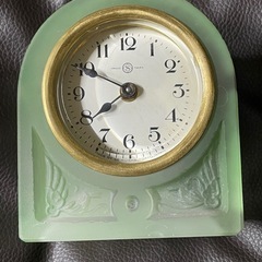 精工舎　アーチ型置き時計　激レア品　ヴィンテージ レトロ　機械式　ぜんまい　ウランガラス　美品　ジャンク品の画像