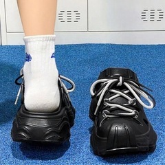 SHEIN クロックス風 厚底サンダルの画像