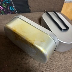 お弁当箱？アルミの入れ物…の画像