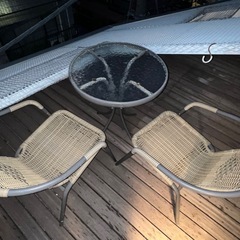 ガラステーブル　椅子2脚の画像