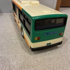バスのおもちゃの画像