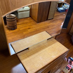 【昭和ラタン家具】使用感強め／現状品 収納＋鏡 無料の画像