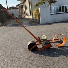 みのる　野菜播種機　播種機　歩行型　手押し　1条　種巻き　種まき　レタス　白菜　ニンジン　小麦　小豆　大根　大豆等の画像