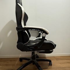 ゲーミングチェアの画像