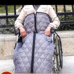 未使用品 車椅子用ブランケット 介護用 裏起毛 防風 防寒 ひざ掛け 足元防寒 あたたかい 洗える 取り付け簡単 (ブラック)の画像