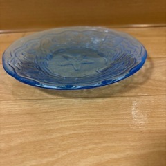 ガラス製のお皿の画像
