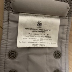 エルゴ抱っこ紐と授乳ケープの画像