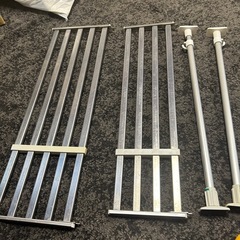 台所突っ張り棚の画像