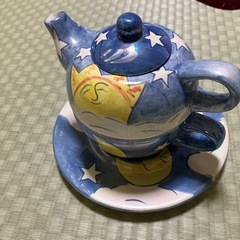ポット、カップ、ソーサーセットの画像