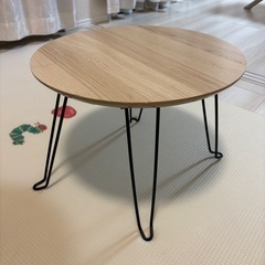 折り畳み丸テーブルの画像
