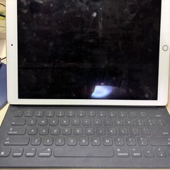 iPad Pro 12.9インチ（第2世代）と Apple 純正 Magic Keyboard のセットの画像