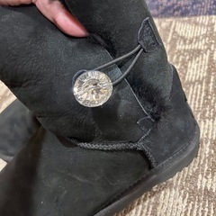 ugg ブーツ24センチ　スワロフスキーのボタンの画像