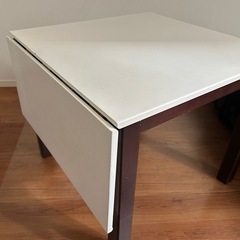 ダイニングテーブルの画像